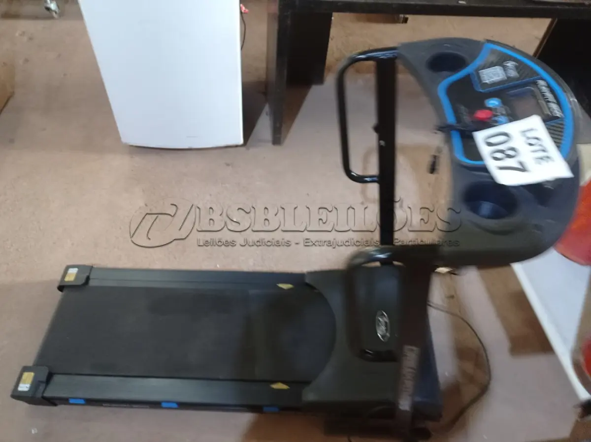 LOTE 087 - 01 - ESTEIRA ELETRÔNICA DREAM RUN FIT 1600 (NO ESTADO, NÃO SABEMOS SE FUNCIONA. LEILÃO NÃO TEM GARANTIA E NEM DEVOLUÇÃO, SUJEITO A POSSÍVEIS AVARIAS VISÍVEIS/OCULTAS E/OU AUSÊNCIA DE COMPONENTES)