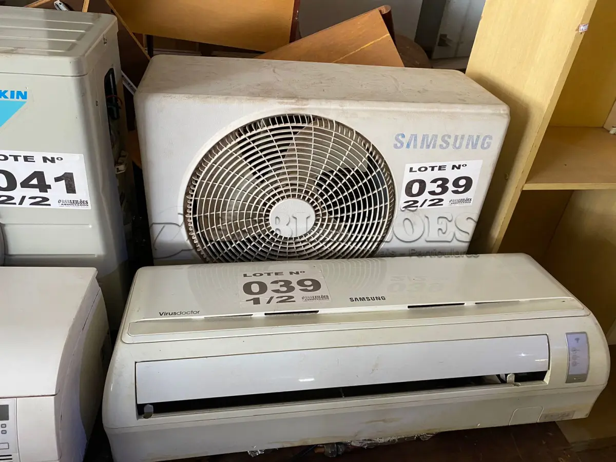 LOTE 039 - 01 KIT AR-CONDICIONADO SAMSUNG 9000 BTUS (NO ESTADO, NÃO SABEMOS SE FUNCIONA. LEILÃO NÃO TEM GARANTIA E NEM DEVOLUÇÃO, SUJEITO A POSSÍVEIS AVARIAS VISÍVEIS/OCULTAS E/OU AUSÊNCIA DE COMPONENTES)