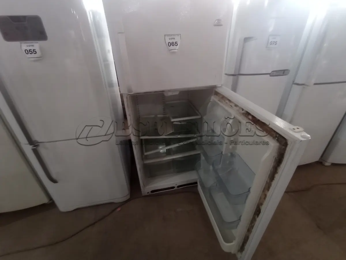 LOTE 065 - 01 REFRIGERADOR MARCA WHIRLPOOL 127V (REFRIGERATOR) (NO ESTADO EM QUE SE ENCONTRA. SUJEITO A AVARIAS OCULTAS/VISÍVEIS.) AV9649F