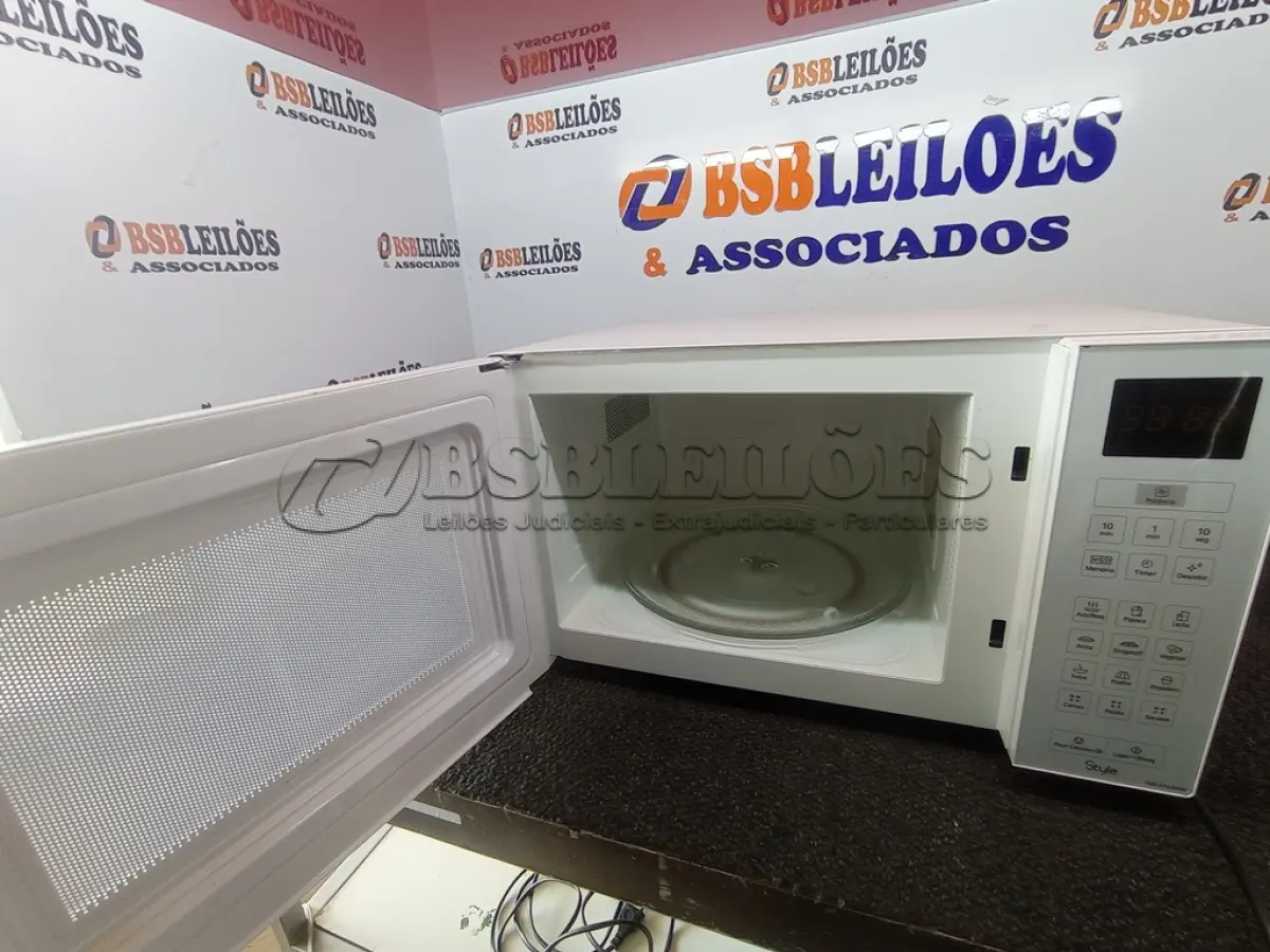 LOTE 022 - 01 MICRO-ONDAS PANASONIC 220V(MICROWAVE). (NO ESTADO EM QUE SE ENCONTRA. SUJEITO A AVARIAS OCULTAS/VISÍVEIS.) BF8509W