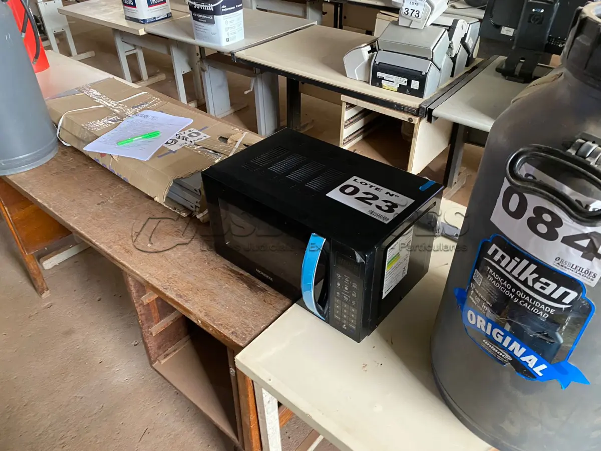 LOTE 023 - 01 - MICRO-ONDAS 21LITROS MONDIAL 110V (NO ESTADO, NÃO SABEMOS SE FUNCIONA. LEILÃO NÃO TEM GARANTIA E NEM DEVOLUÇÃO, SUJEITO A POSSÍVEIS AVARIAS VISÍVEIS/OCULTAS E/OU AUSÊNCIA DE COMPONENTES)