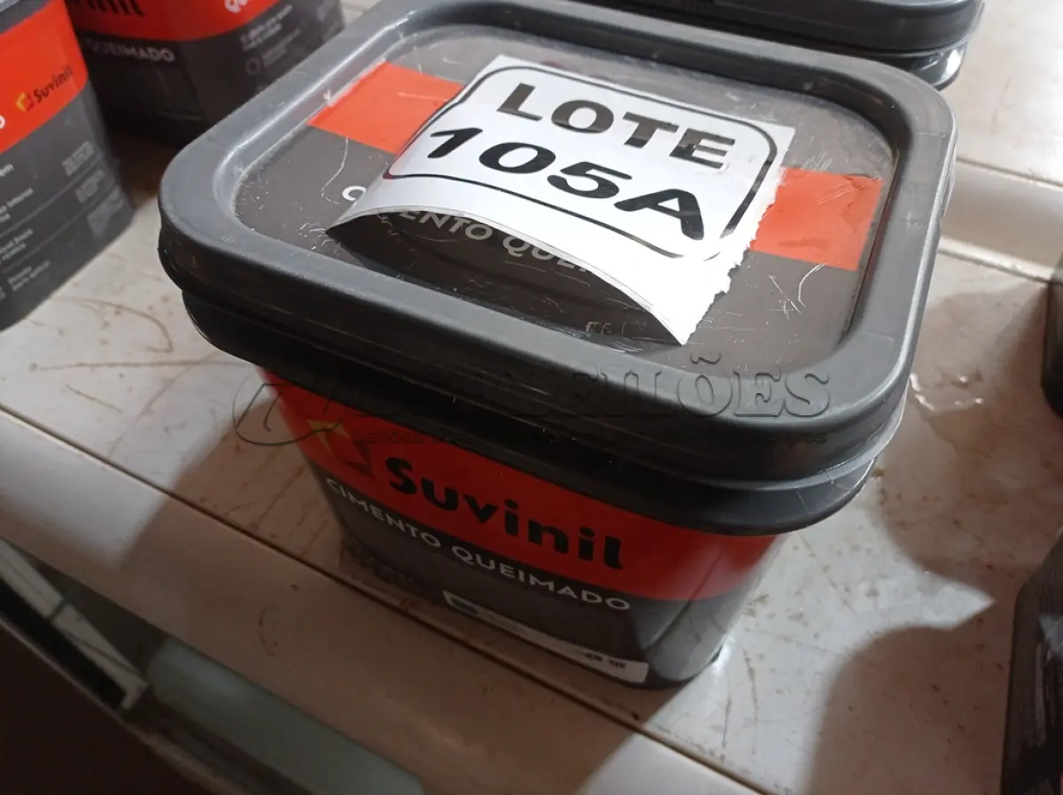 LOTE 105 - 01 BALDE DE MASSA CIMENTO QUEIMADO INTERIOR/EXTERIOR MARCA SUVINIL 5,0KG (NO ESTADO, NÃO SABEMOS SE FUNCIONA. LEILÃO NÃO TEM GARANTIA E NEM DEVOLUÇÃO, SUJEITO A POSSÍVEIS AVARIAS VISÍVEIS/OCULTAS E/OU AUSÊNCIA DE COMPONENTES)