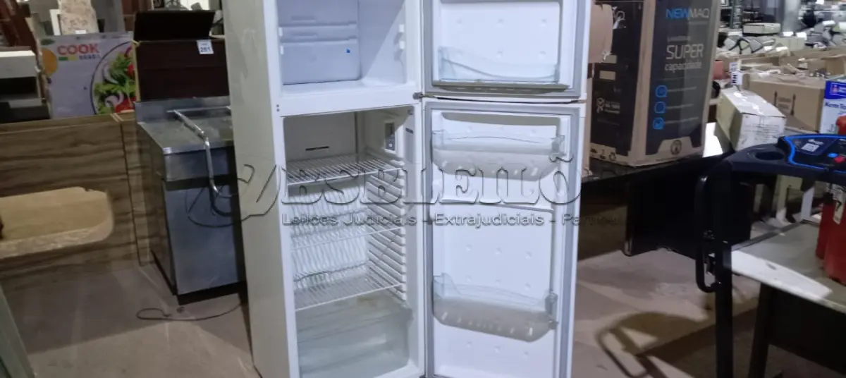 LOTE 011 - 01 – GELADEIRA CONSUL (NO ESTADO, NÃO SABEMOS SE FUNCIONA. LEILÃO NÃO TEM GARANTIA E NEM DEVOLUÇÃO, SUJEITO A POSSÍVEIS AVARIAS VISÍVEIS/OCULTAS E/OU AUSÊNCIA DE COMPONENTES)