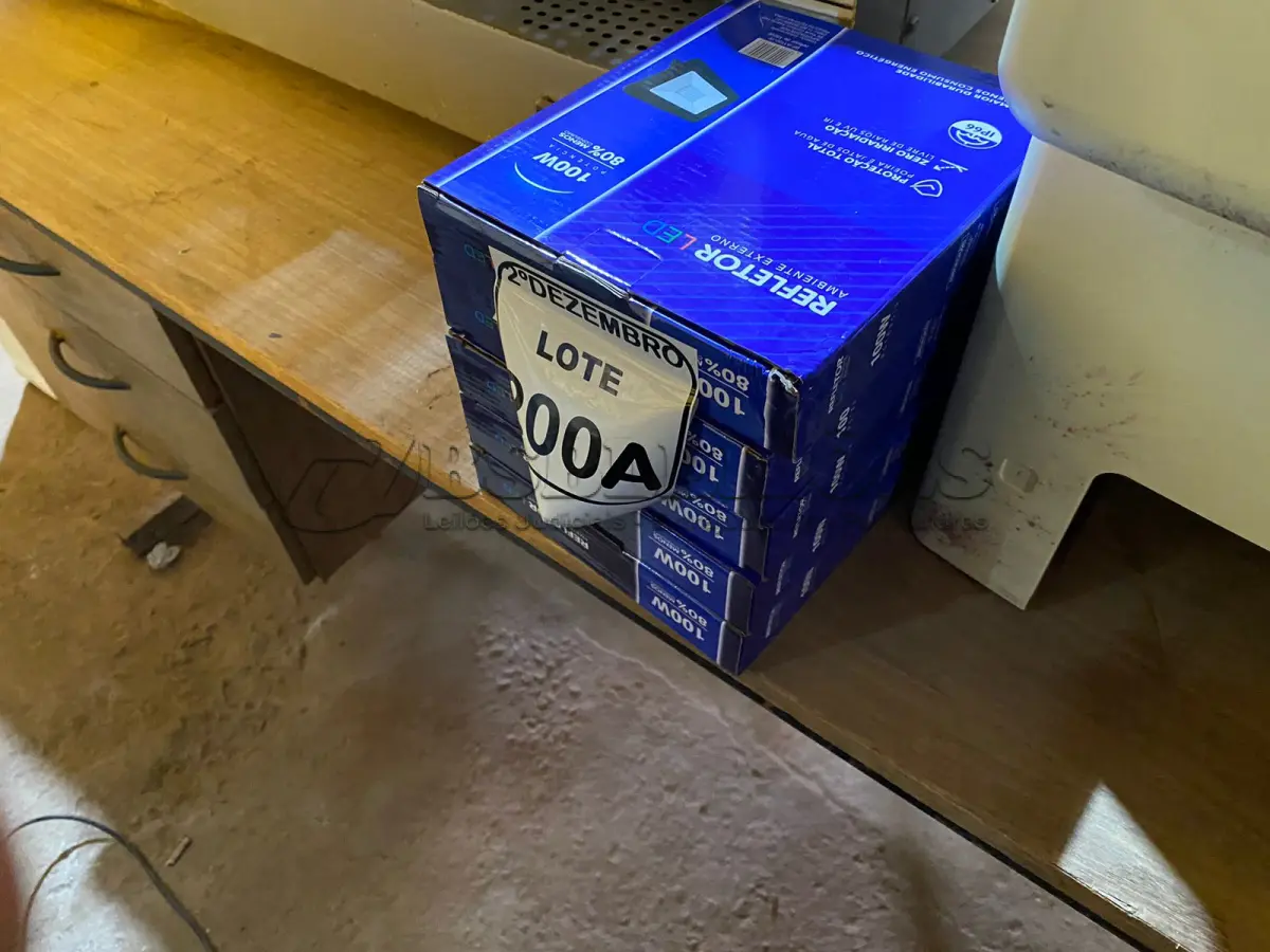 LOTE 200 - 05 REFLETORES LED AMBIENTE EXTERNO 100W. (NOVO), (NO ESTADO) ATENÇÃO! FAZER A VISITAÇÃO ANTES DE ARREMATAR, NÃO SABEMOS SE FUNCIONA. LEILÃO NÃO TEM GARANTIA E NEM DEVOLUÇÃO, SUJEITO A POSSÍVEIS AVARIAS VISÍVEIS/OCULTAS E/OU AUSÊNCIA DE COMPONENTES.