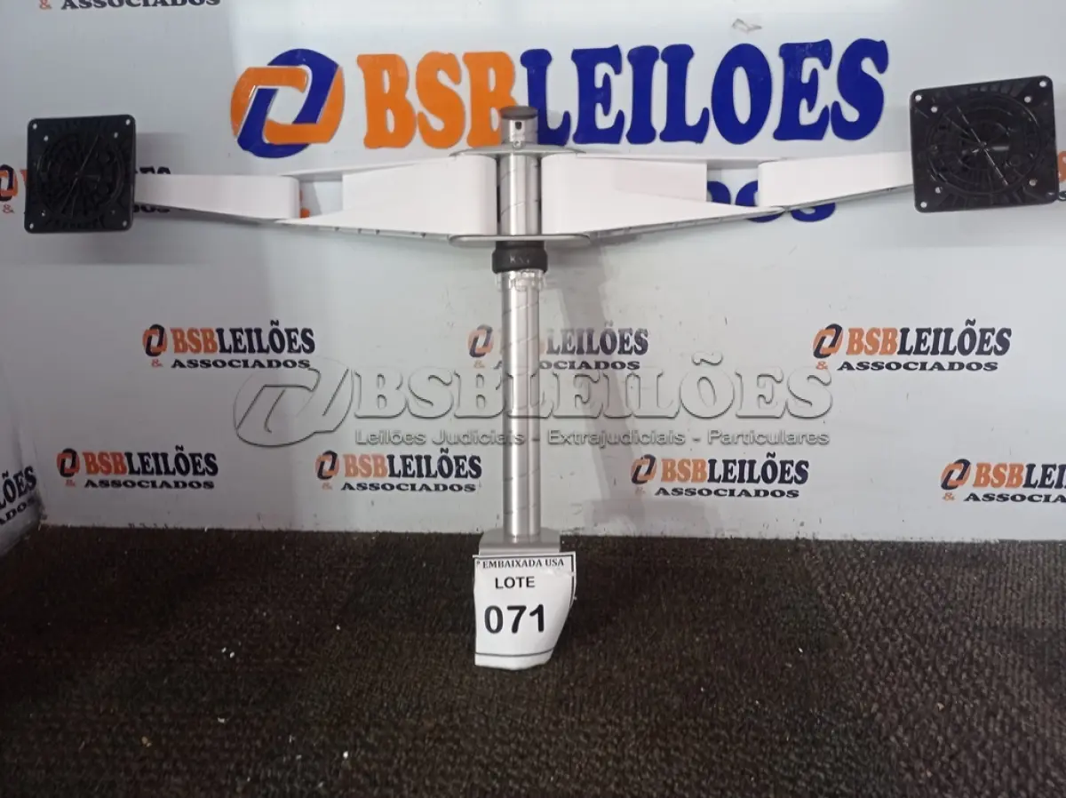 LOTE 071 - 01 SUPORTE PARA MONITOR (MONITOR STAND). (NO ESTADO EM QUE SE ENCONTRA. SUJEITO A AVARIAS OCULTAS/VISÍVEIS.)