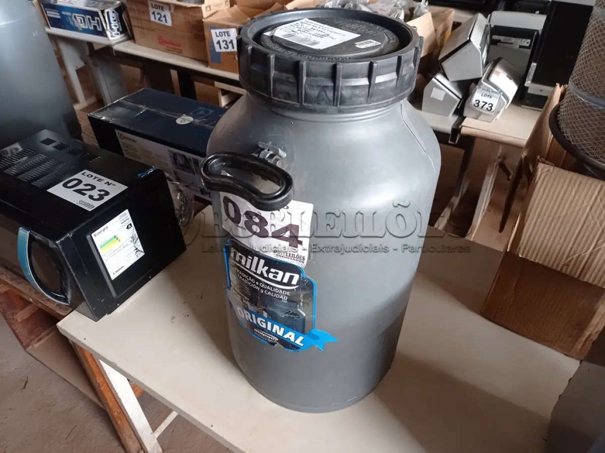 LOTE 084 - 01 - LATÃO LEITE PLÁSTICO 50L CINZA MILKAN (NO ESTADO, NÃO SABEMOS SE FUNCIONA. LEILÃO NÃO TEM GARANTIA E NEM DEVOLUÇÃO, SUJEITO A POSSÍVEIS AVARIAS VISÍVEIS/OCULTAS E/OU AUSÊNCIA DE COMPONENTES)