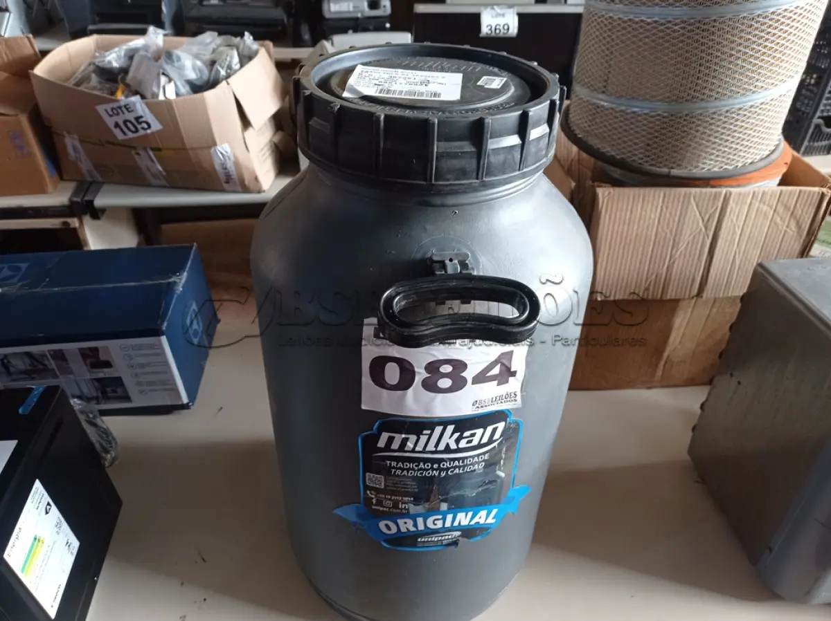 LOTE 084 - 01 - LATÃO LEITE PLÁSTICO 50L CINZA MILKAN (NO ESTADO, NÃO SABEMOS SE FUNCIONA. LEILÃO NÃO TEM GARANTIA E NEM DEVOLUÇÃO, SUJEITO A POSSÍVEIS AVARIAS VISÍVEIS/OCULTAS E/OU AUSÊNCIA DE COMPONENTES)