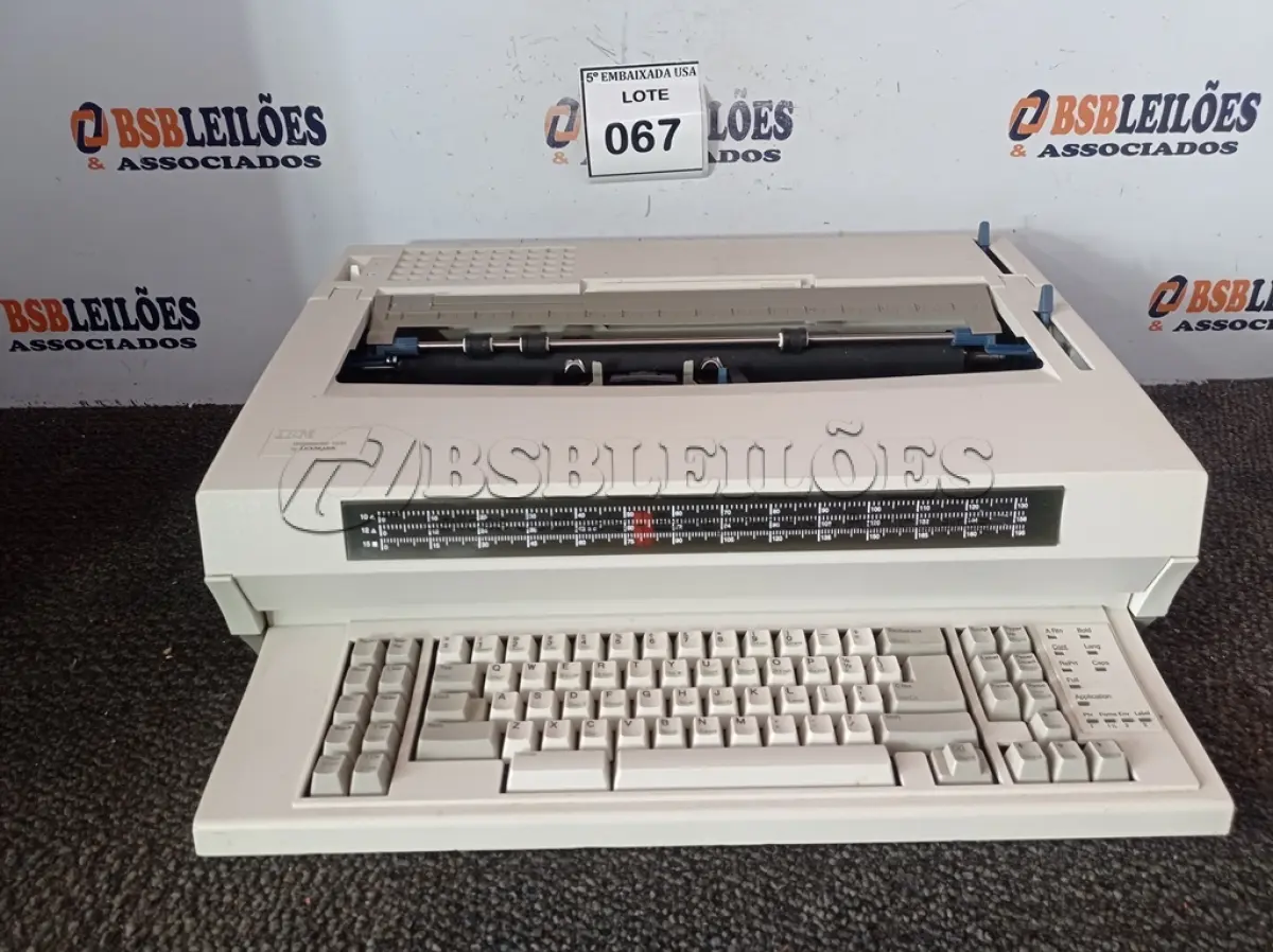 LOTE 067 - 01 MÁQUINA DE ESCREVER LEXMARK 6783011 (TYPEWRITING MACHINE). (NO ESTADO EM QUE SE ENCONTRA. SUJEITO A AVARIAS OCULTAS /VISÍVEIS.)