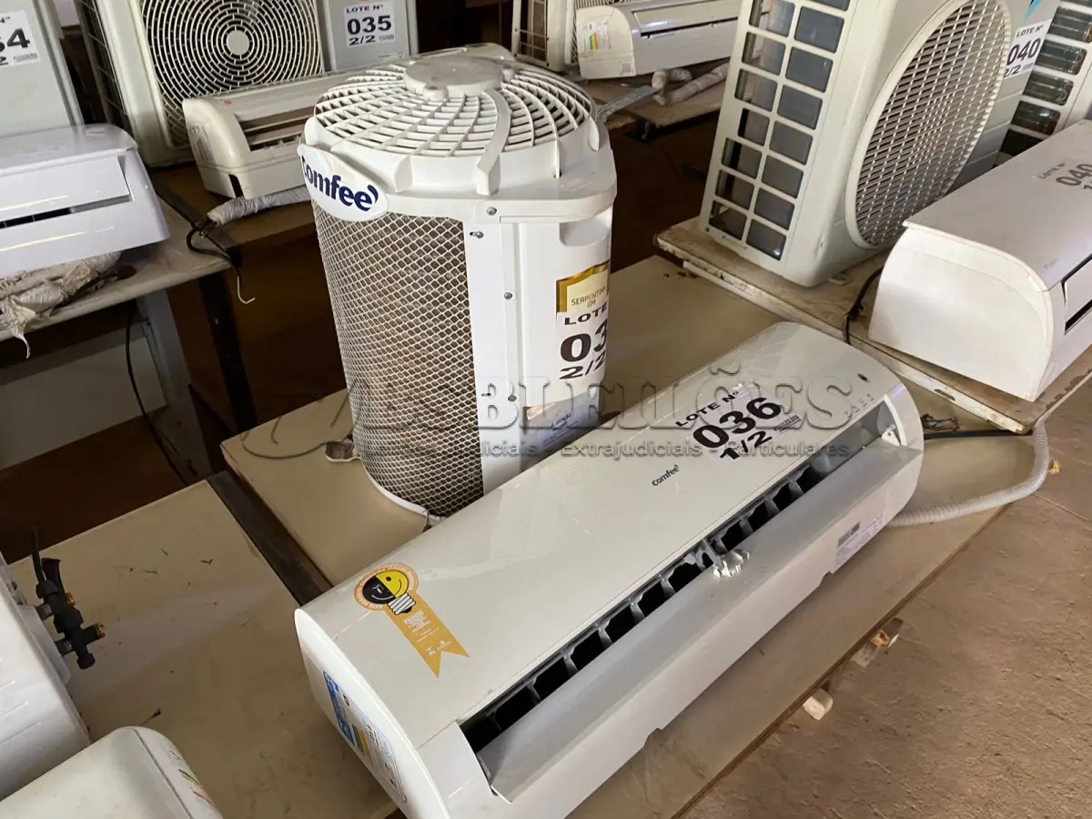 LOTE 036 - 01 KIT AR-CONDICIONADO COMFEE 12000 BTUS (NO ESTADO, NÃO SABEMOS SE FUNCIONA. LEILÃO NÃO TEM GARANTIA E NEM DEVOLUÇÃO, SUJEITO A POSSÍVEIS AVARIAS VISÍVEIS/OCULTAS E/OU AUSÊNCIA DE COMPONENTES)