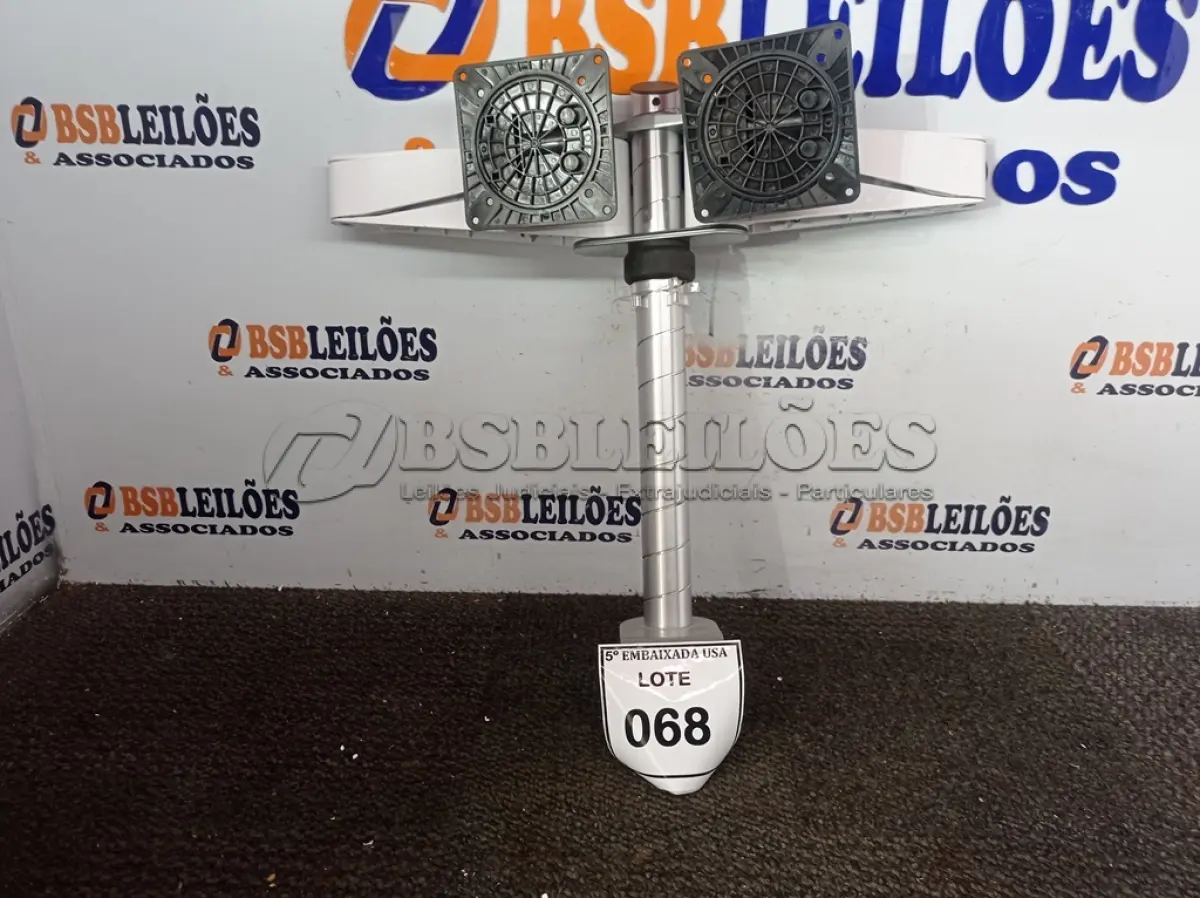 LOTE 068 - 01 SUPORTE PARA MONITOR (MONITOR STAND). (NO ESTADO EM QUE SE ENCONTRA. SUJEITO A AVARIAS OCULTAS/VISÍVEIS.)