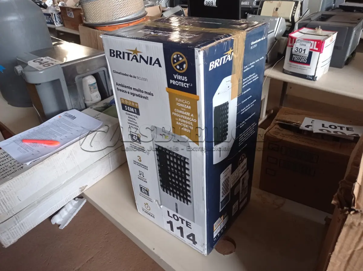 LOTE 114 - 01 - CLIMATIZADOR DE AR BRITÂNIA FRIO C/IONIZADOR BCL05FI BRANCO 220V (NO ESTADO, NÃO SABEMOS SE FUNCIONA. LEILÃO NÃO TEM GARANTIA E NEM DEVOLUÇÃO, SUJEITO A POSSÍVEIS AVARIAS VISÍVEIS/OCULTAS E/OU AUSÊNCIA DE COMPONENTES)