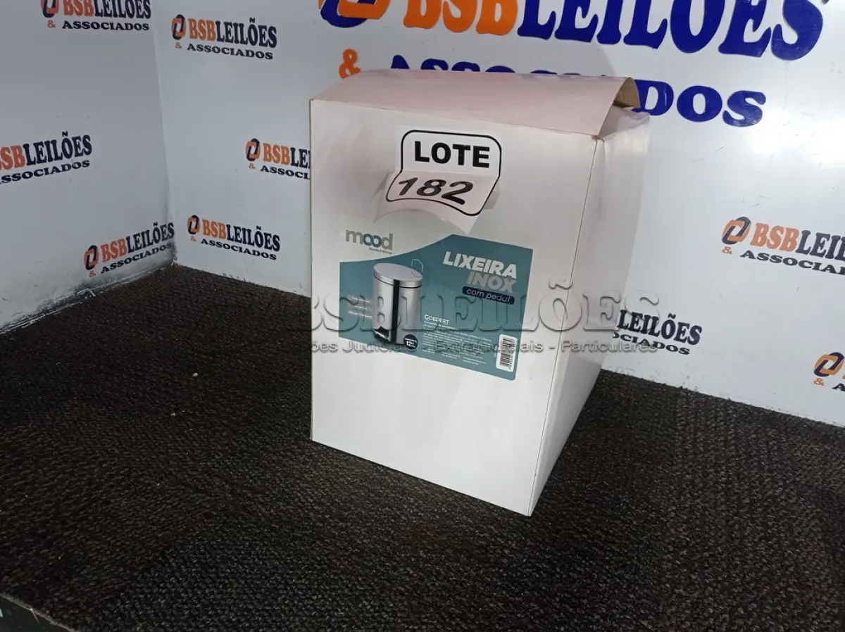 LOTE 182 - 01 LIXEIRA EM INOX C/PEDAL TAMANHO G MARCA GOEDERT GROUP 12L (SEM USO) (NO ESTADO, NÃO SABEMOS SE FUNCIONA. LEILÃO NÃO TEM GARANTIA E NEM DEVOLUÇÃO, SUJEITO A POSSÍVEIS AVARIAS VISÍVEIS/OCULTAS E/OU AUSÊNCIA DE COMPONENTES)