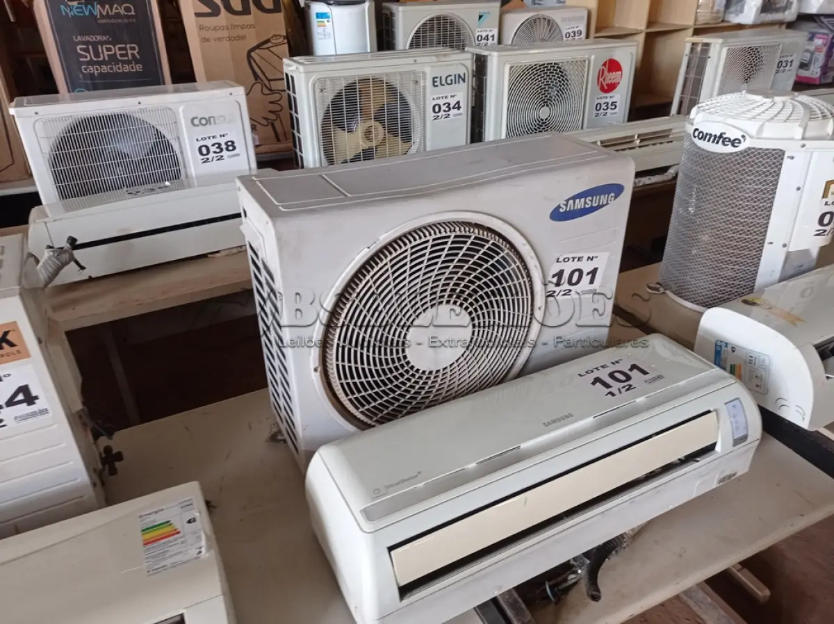LOTE 101 - 01 KIT AR-CONDICIONADO SAMSUNG 12000 BTUS (NO ESTADO, NÃO SABEMOS SE FUNCIONA. LEILÃO NÃO TEM GARANTIA E NEM DEVOLUÇÃO, SUJEITO A POSSÍVEIS AVARIAS VISÍVEIS/OCULTAS E/OU AUSÊNCIA DE COMPONENTES)