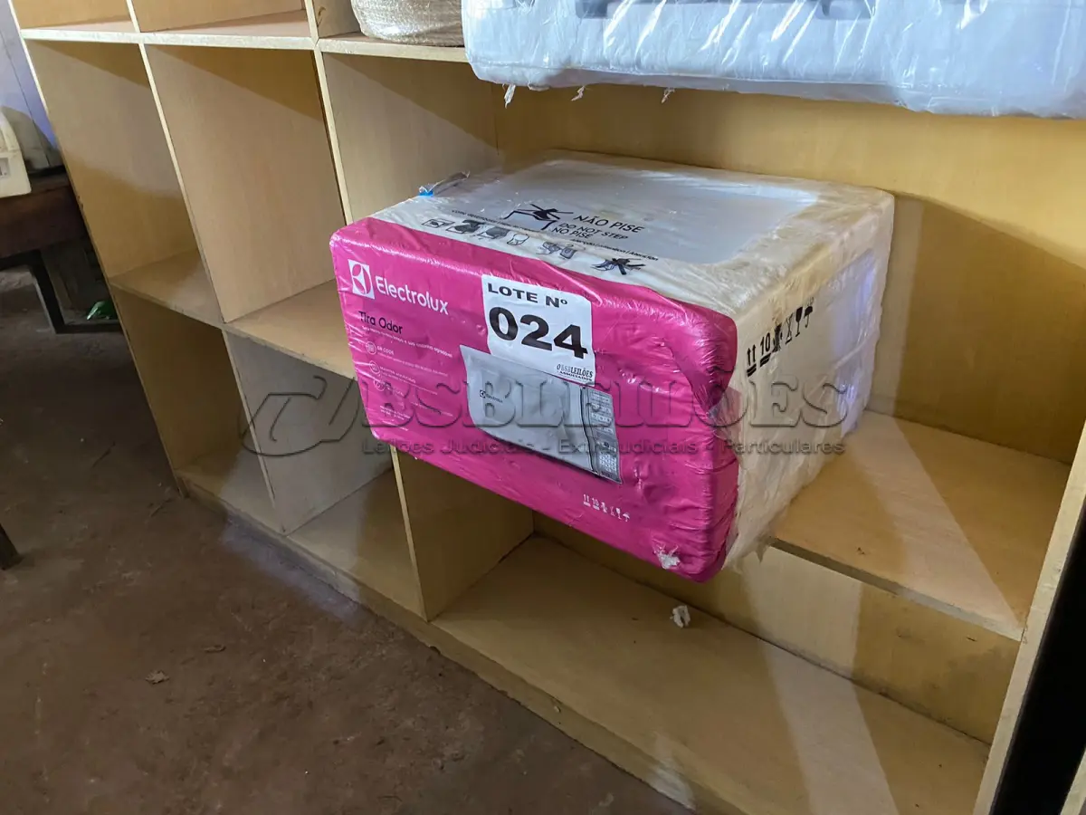 LOTE 024 - 01 - MICRO-ONDAS ELECTROLUX MEO44 34L BRANCO - 110V (NO ESTADO, NÃO SABEMOS SE FUNCIONA. LEILÃO NÃO TEM GARANTIA E NEM DEVOLUÇÃO, SUJEITO A POSSÍVEIS AVARIAS VISÍVEIS/OCULTAS E/OU AUSÊNCIA DE COMPONENTES)