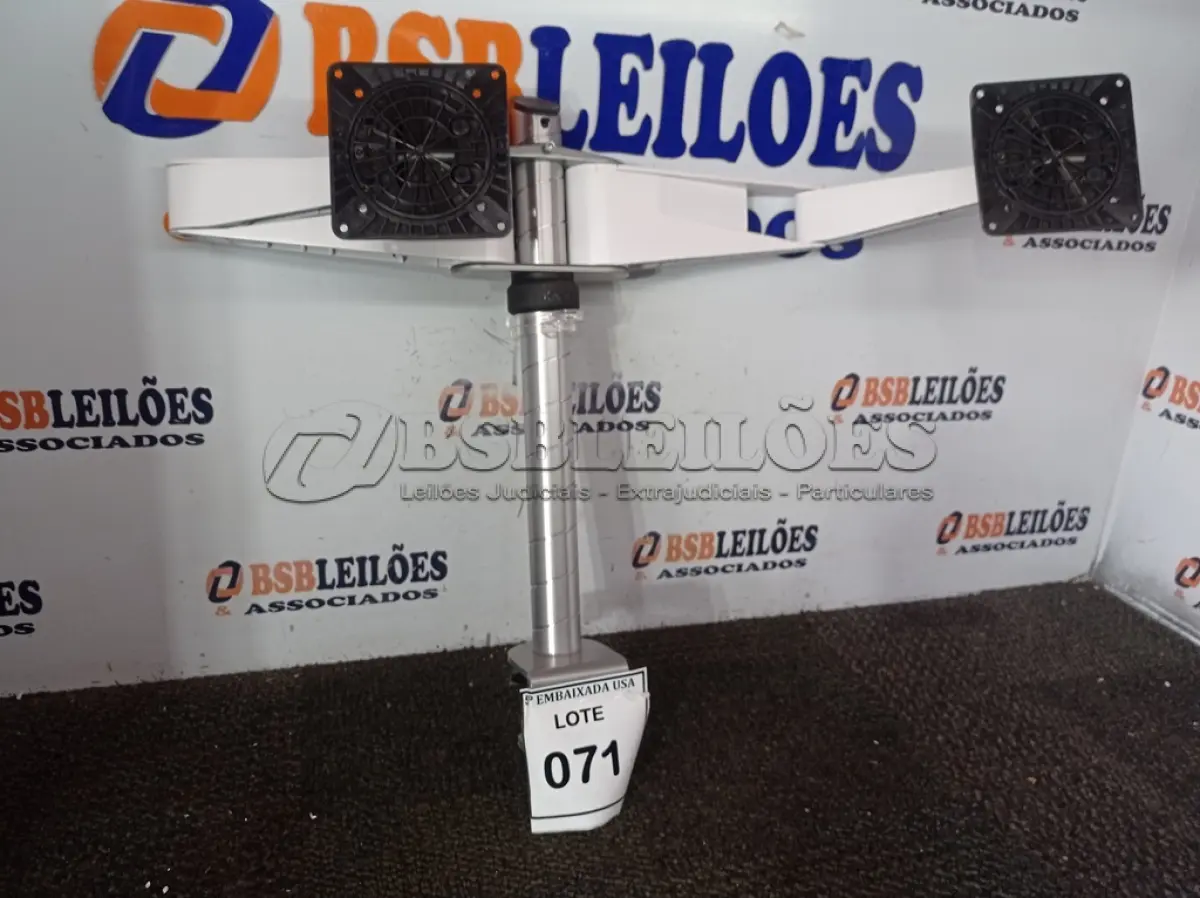 LOTE 071 - 01 SUPORTE PARA MONITOR (MONITOR STAND). (NO ESTADO EM QUE SE ENCONTRA. SUJEITO A AVARIAS OCULTAS/VISÍVEIS.)