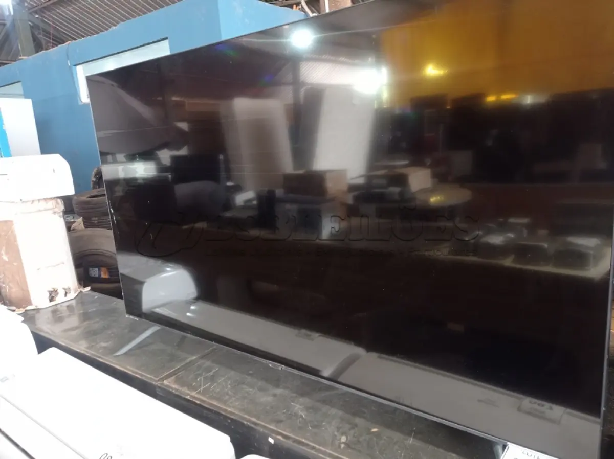 LOTE 082 - 01 TELEVISÃO MARCA SAMSUNG 75” C/ AVARIAS NA TELA. (TELEVISION). (NO ESTADO EM QUE SE ENCONTRA. SUJEITO A AVARIAS OCULTAS/VISÍVEIS.) BH1568B