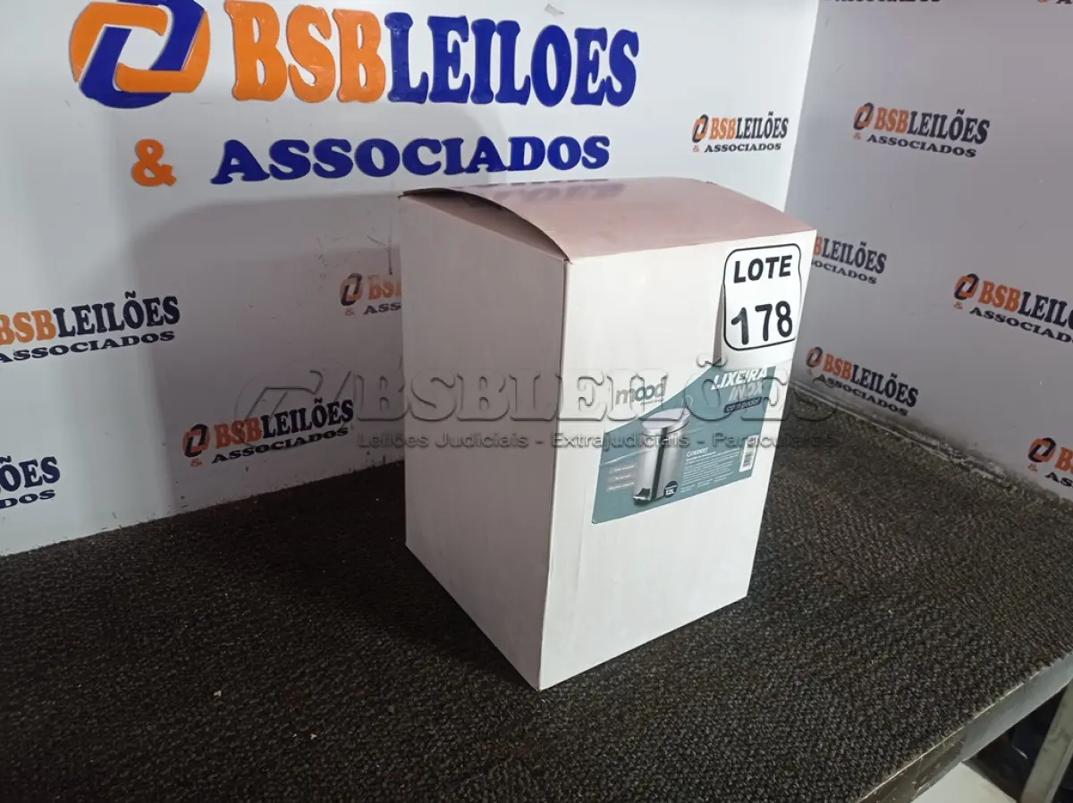 LOTE 178 - 01 LIXEIRA EM INOX C/PEDAL TAMANHO G MARCA GOEDERT GROUP 12L (SEM USO) (NO ESTADO, NÃO SABEMOS SE FUNCIONA. LEILÃO NÃO TEM GARANTIA E NEM DEVOLUÇÃO, SUJEITO A POSSÍVEIS AVARIAS VISÍVEIS/OCULTAS E/OU AUSÊNCIA DE COMPONENTES)