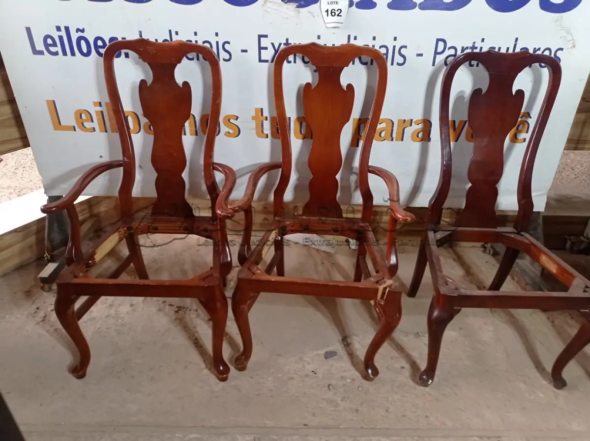 LOTE 162 - 03 CADEIRAS DE JANTAR (DINING CHAIR). (NO ESTADO EM QUE SE ENCONTRA. SUJEITO A AVARIAS OCULTAS/VISÍVEIS.) AV9373K/ AV9858N/ BF8612L