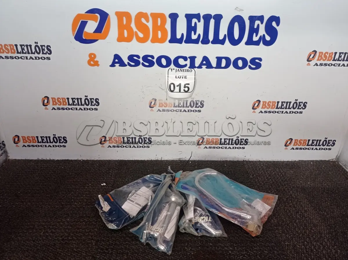 LOTE 015 - 04 TORNEIRAS EM METAL MARCAS E MODELOS DIVERSOS (NOVO). (NO ESTADO) ATENÇÃO! FAZER A VISITAÇÃO ANTES DE ARREMATAR, NÃO SABEMOS SE FUNCIONA. LEILÃO NÃO TEM GARANTIA E NEM DEVOLUÇÃO, SUJEITO A POSSÍVEIS AVARIAS VISÍVEIS/OCULTAS E/OU AUSÊNCIA DE COMPONENTES.