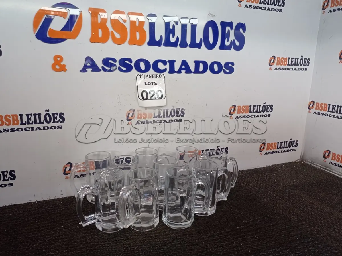 LOTE 020 - 10 CANECAS DE VIDRO. (NO ESTADO) ATENÇÃO! FAZER A VISITAÇÃO ANTES DE ARREMATAR, NÃO SABEMOS SE FUNCIONA. LEILÃO NÃO TEM GARANTIA E NEM DEVOLUÇÃO, SUJEITO A POSSÍVEIS AVARIAS VISÍVEIS/OCULTAS E/OU AUSÊNCIA DE COMPONENTES.