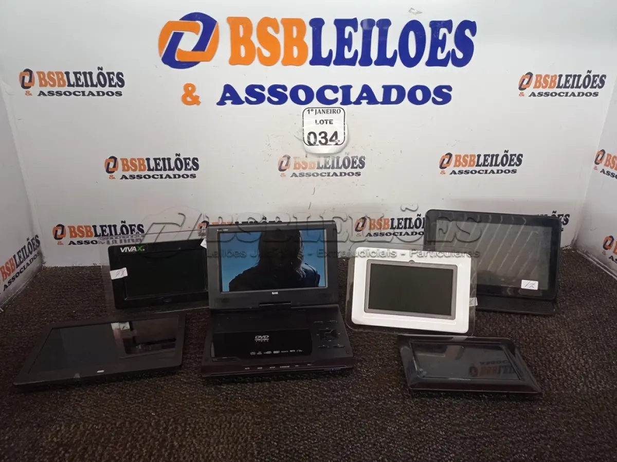 LOTE 034 - 01 DVD PORTÁTIL MARCA BAK E 05 PORTA-RETRATOS DIGITAIS MARCAS E MODELOS DIVERSOS. (NO ESTADO) ATENÇÃO! FAZER A VISITAÇÃO ANTES DE ARREMATAR, NÃO SABEMOS SE FUNCIONA. LEILÃO NÃO TEM GARANTIA E NEM DEVOLUÇÃO, SUJEITO A POSSÍVEIS AVARIAS VISÍVEIS/OCULTAS E/OU AUSÊNCIA DE COMPONENTES.
