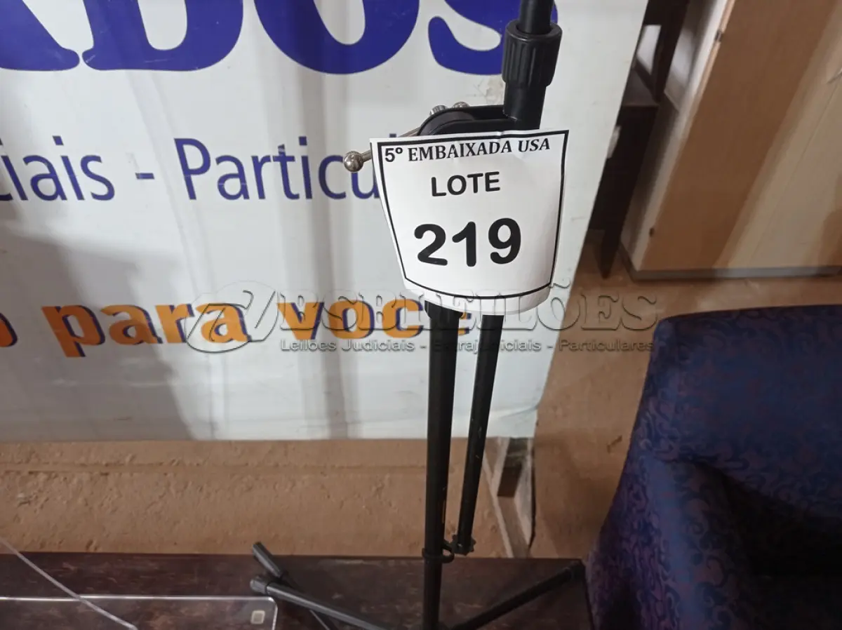 LOTE 219 - 01 TRIPÉ PARA BANNER (BANNER STAND). (NO ESTADO EM QUE SE ENCONTRA. SUJEITO A AVARIAS OCULTAS/VISÍVEIS.)