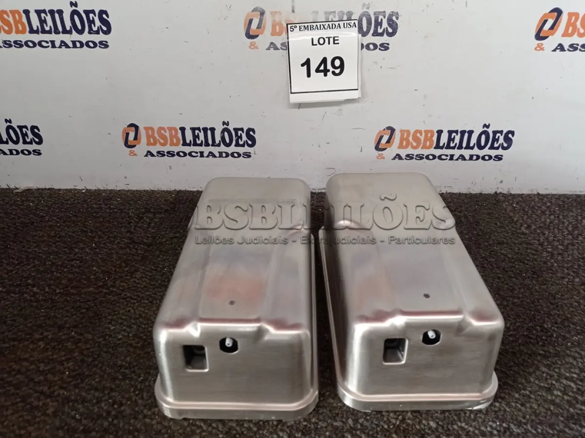 LOTE 149 - 02 DISPENSERS DE 01 SABÃO E 01 PAPEL (SOAP AND PAPER DISPENSERS). (NO ESTADO EM QUE SE ENCONTRA. SUJEITO A AVARIAS OCULTAS/VISÍVEIS.)