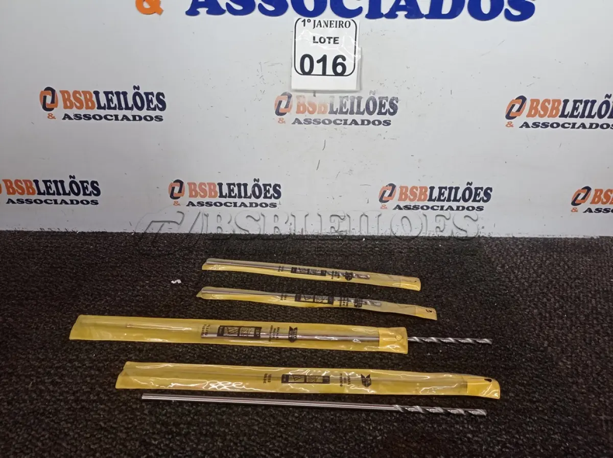 LOTE 016 - 02 BROCAS MOURÃO 5/16 X 280MM” E 02 BROCAS MOURÃO 5/16 X 400MM” MARCA FERTAK TOOLS (NOVO) (NO ESTADO) ATENÇÃO! FAZER A VISITAÇÃO ANTES DE ARREMATAR, NÃO SABEMOS SE FUNCIONA. LEILÃO NÃO TEM GARANTIA E NEM DEVOLUÇÃO, SUJEITO A POSSÍVEIS AVARIAS VISÍVEIS/OCULTAS E/OU AUSÊNCIA DE COMPONENTES.