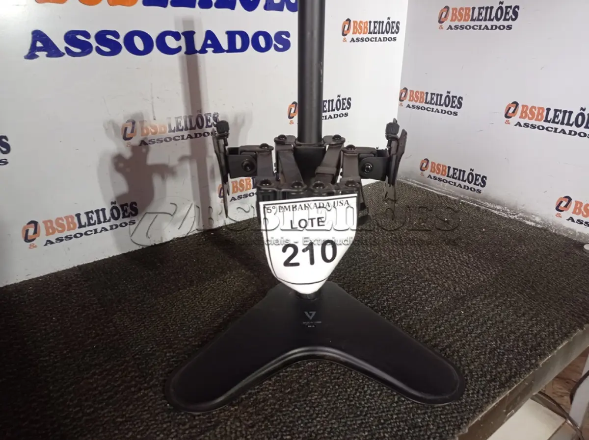 LOTE 210 - 01 SUPORTE PARA MONITOR (MONITOR STAND). (NO ESTADO EM QUE SE ENCONTRA. SUJEITO A AVARIAS OCULTAS/VISÍVEIS.)