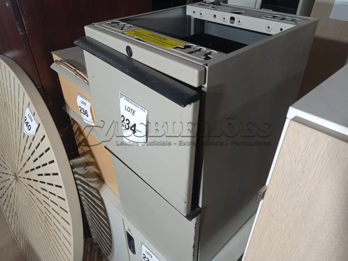 LOTE 234 - 01 GAVETEIRO DE FERRO (IRON DRAWER). (NO ESTADO EM QUE SE ENCONTRA. SUJEITO A AVARIAS OCULTAS/VISÍVEIS.)