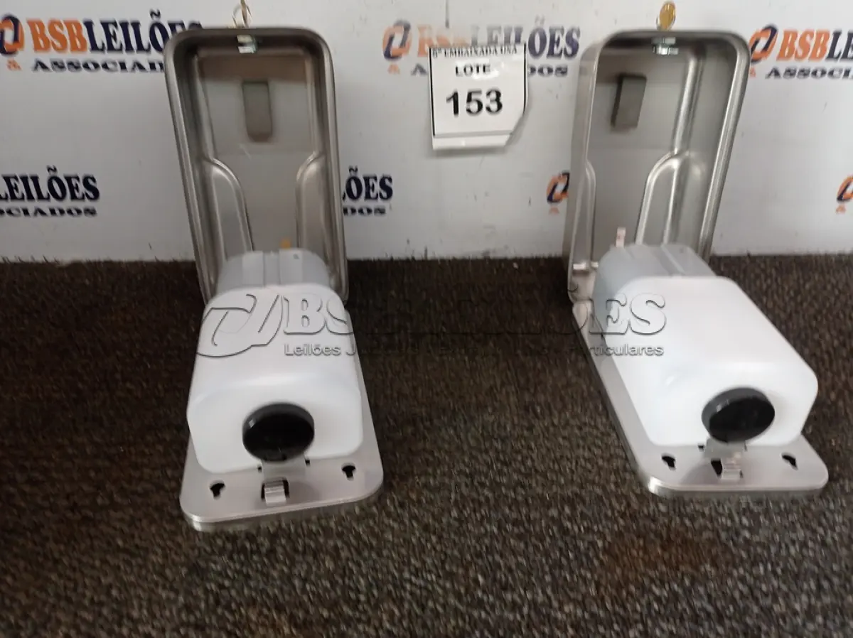 LOTE 153 - 02 DISPENSERS DE PAPEL (PAPER DISPENSERS). (NO ESTADO EM QUE SE ENCONTRA. SUJEITO A AVARIAS OCULTAS/VISÍVEIS.)