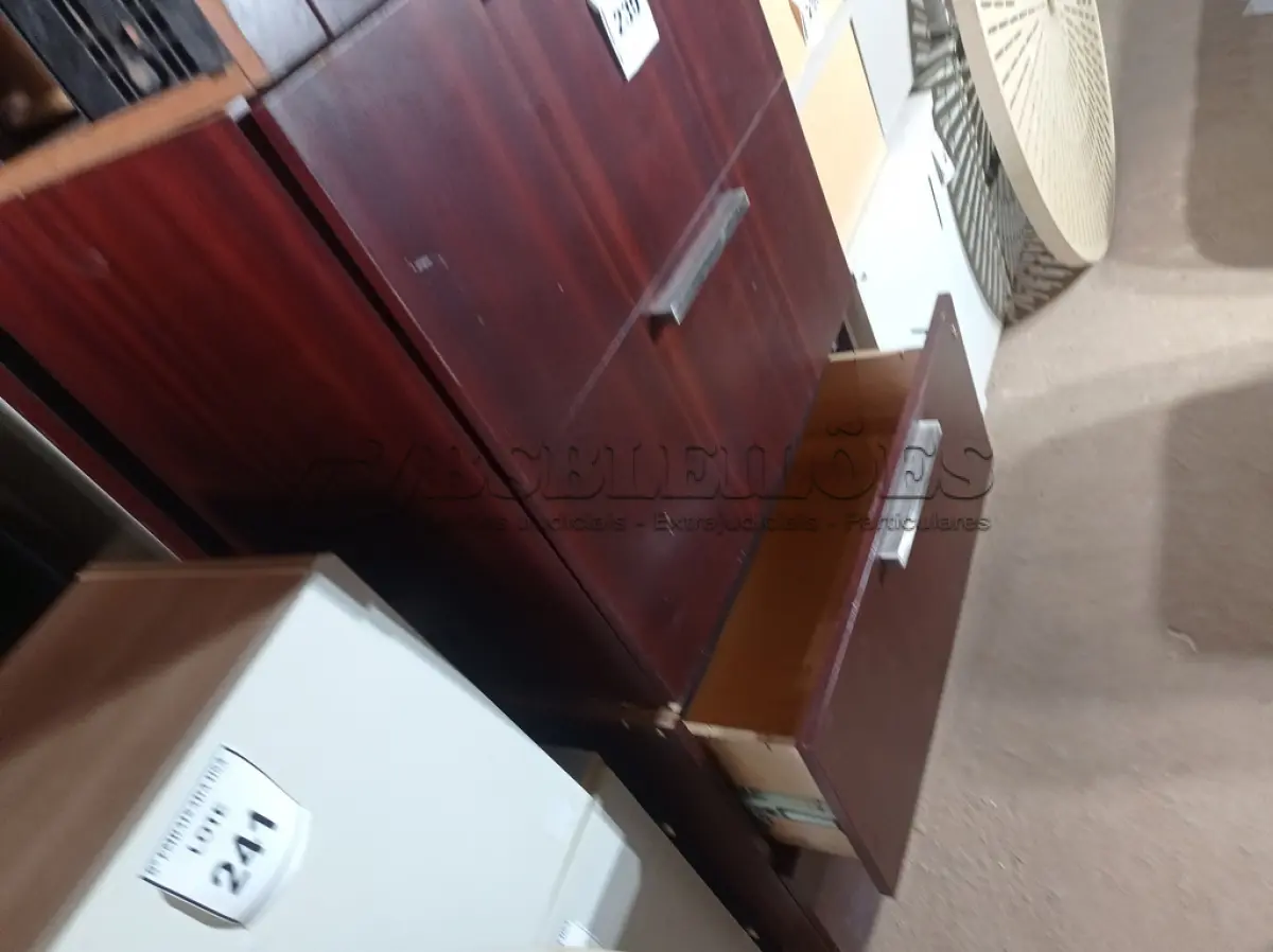 LOTE 239 - 02 GAVETEIROS C/ AVARIAS (DRAWERS). (NO ESTADO EM QUE SE ENCONTRA. SUJEITO A AVARIAS OCULTAS/VISÍVEIS.)