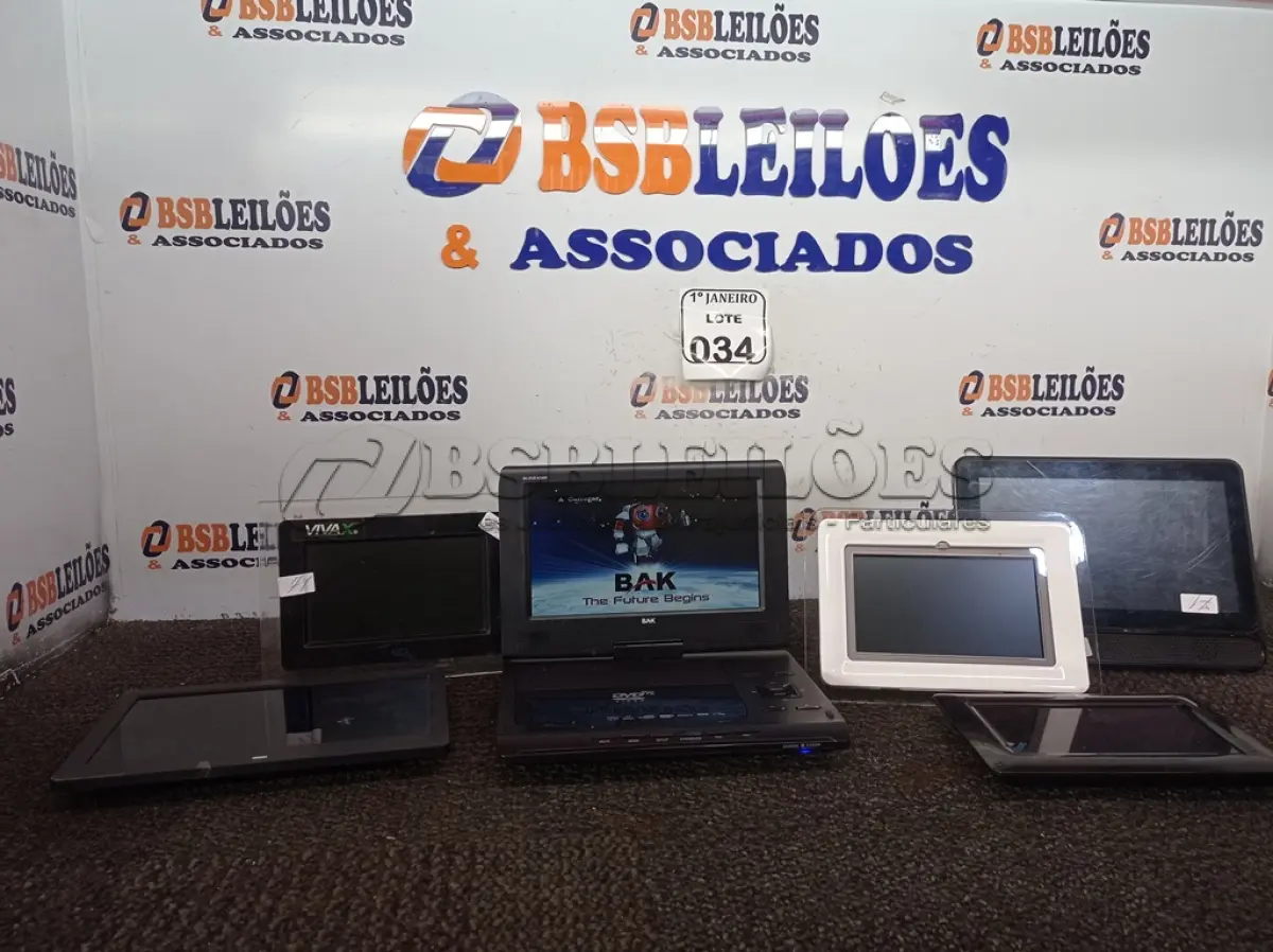 LOTE 034 - 01 DVD PORTÁTIL MARCA BAK E 05 PORTA-RETRATOS DIGITAIS MARCAS E MODELOS DIVERSOS. (NO ESTADO) ATENÇÃO! FAZER A VISITAÇÃO ANTES DE ARREMATAR, NÃO SABEMOS SE FUNCIONA. LEILÃO NÃO TEM GARANTIA E NEM DEVOLUÇÃO, SUJEITO A POSSÍVEIS AVARIAS VISÍVEIS/OCULTAS E/OU AUSÊNCIA DE COMPONENTES.