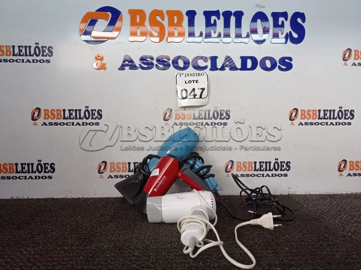 LOTE 047 - 03 SECADORES DE CABELO MARCAS E MODELOS DIVERSOS. (NO ESTADO) ATENÇÃO! FAZER A VISITAÇÃO ANTES DE ARREMATAR, NÃO SABEMOS SE FUNCIONA. LEILÃO NÃO TEM GARANTIA E NEM DEVOLUÇÃO, SUJEITO A POSSÍVEIS AVARIAS VISÍVEIS/OCULTAS E/OU AUSÊNCIA DE COMPONENTES.