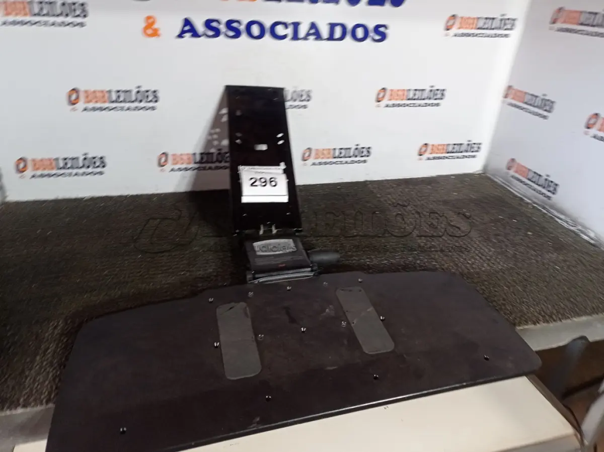 LOTE 296 - 01 CONVERSOR DE MESA AJUSTÁVEL (VARIDESK). (NO ESTADO EM QUE SE ENCONTRA. SUJEITO A AVARIAS OCULTAS/VISÍVEIS.)