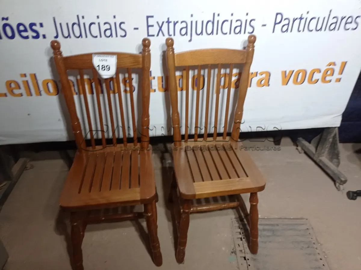 LOTE 189 - 02 CADEIRAS (CHAIRS). (NO ESTADO EM QUE SE ENCONTRA. SUJEITO A AVARIAS OCULTAS/VISÍVEIS.) BH1530P/ BH1530S