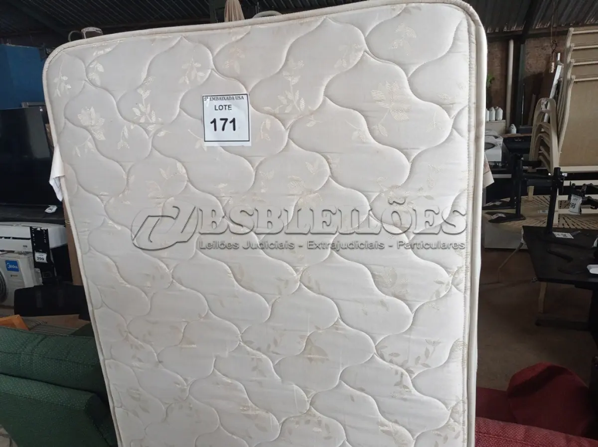 LOTE 171 - 01 COLCHÃO SOLTEIRO (SINGLE MATTRESS). (NO ESTADO EM QUE SE ENCONTRA. SUJEITO A AVARIAS OCULTAS/VISÍVEIS.) BH1482C
