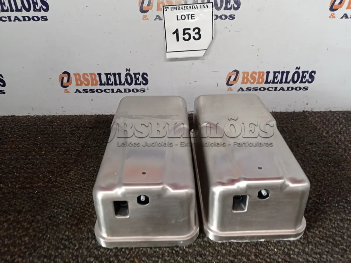 LOTE 153 - 02 DISPENSERS DE PAPEL (PAPER DISPENSERS). (NO ESTADO EM QUE SE ENCONTRA. SUJEITO A AVARIAS OCULTAS/VISÍVEIS.)