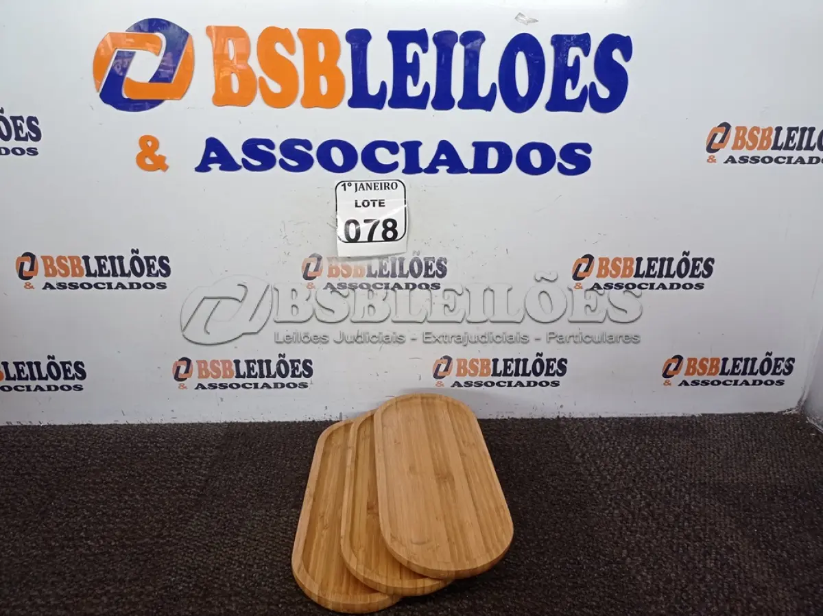 LOTE 078 - 03 TÁBUAS DE MADEIRA P/FRIOS. (NO ESTADO) ATENÇÃO! FAZER A VISITAÇÃO ANTES DE ARREMATAR, NÃO SABEMOS SE FUNCIONA. LEILÃO NÃO TEM GARANTIA E NEM DEVOLUÇÃO, SUJEITO A POSSÍVEIS AVARIAS VISÍVEIS/OCULTAS E/OU AUSÊNCIA DE COMPONENTES.