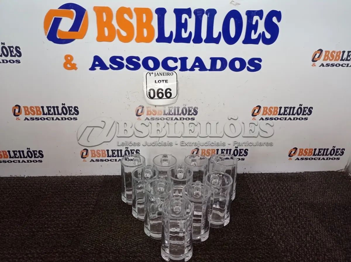 LOTE 066 - 10 CANECAS DE VIDRO. (NO ESTADO) ATENÇÃO! FAZER A VISITAÇÃO ANTES DE ARREMATAR, NÃO SABEMOS SE FUNCIONA. LEILÃO NÃO TEM GARANTIA E NEM DEVOLUÇÃO, SUJEITO A POSSÍVEIS AVARIAS VISÍVEIS/OCULTAS E/OU AUSÊNCIA DE COMPONENTES.