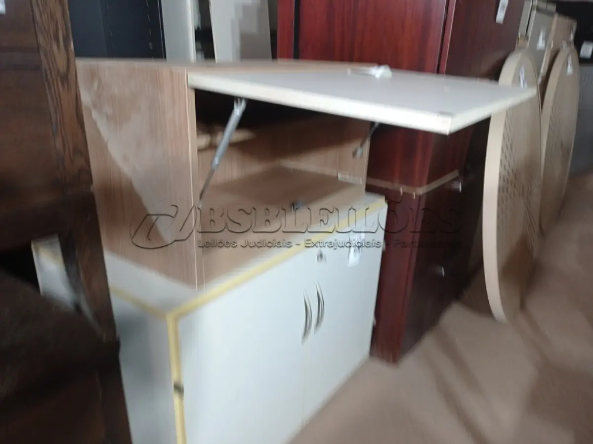 LOTE 241 - 01 ARMÁRIO SUSPENSO (HANGING CABINET). (NO ESTADO EM QUE SE ENCONTRA. SUJEITO A AVARIAS OCULTAS/VISÍVEIS.)