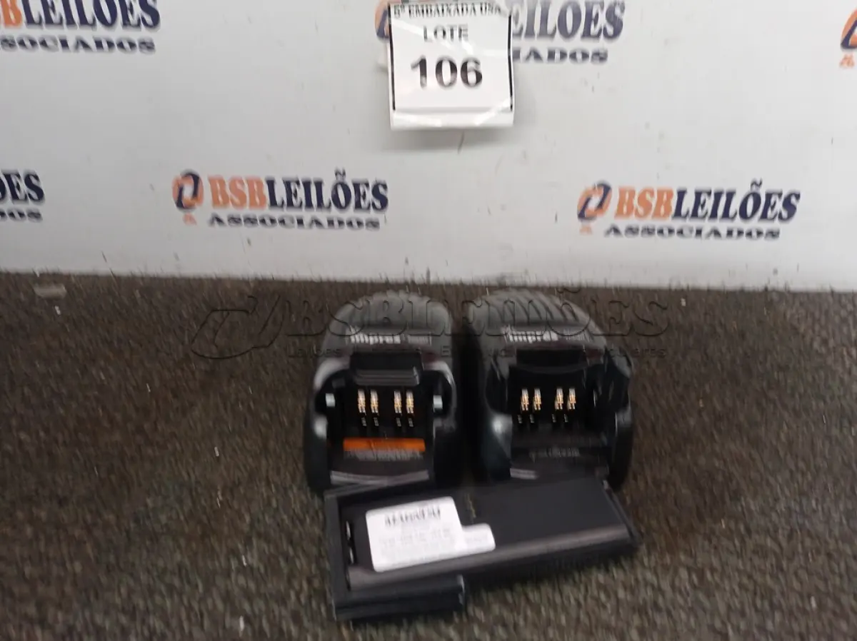 LOTE 106 - 02 CARREGADORES IMPRES. (CHARGERS). (NO ESTADO EM QUE SE ENCONTRA. SUJEITO A AVARIAS OCULTAS/VISÍVEIS.)
