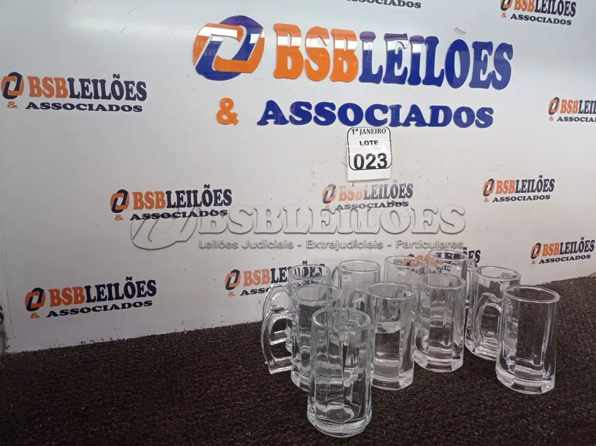 LOTE 023 - 10 CANECAS DE VIDRO. (NO ESTADO) ATENÇÃO! FAZER A VISITAÇÃO ANTES DE ARREMATAR, NÃO SABEMOS SE FUNCIONA. LEILÃO NÃO TEM GARANTIA E NEM DEVOLUÇÃO, SUJEITO A POSSÍVEIS AVARIAS VISÍVEIS/OCULTAS E/OU AUSÊNCIA DE COMPONENTES.