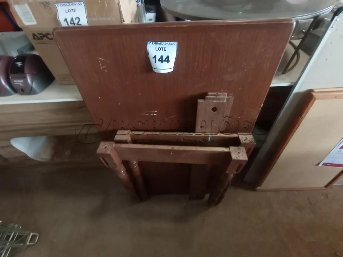 LOTE 144 - 01 MESA DE COZINHA (KITCHEN TABLE). (NO ESTADO EM QUE SE ENCONTRA. SUJEITO A AVARIAS OCULTAS/VISÍVEIS.) AU2018H