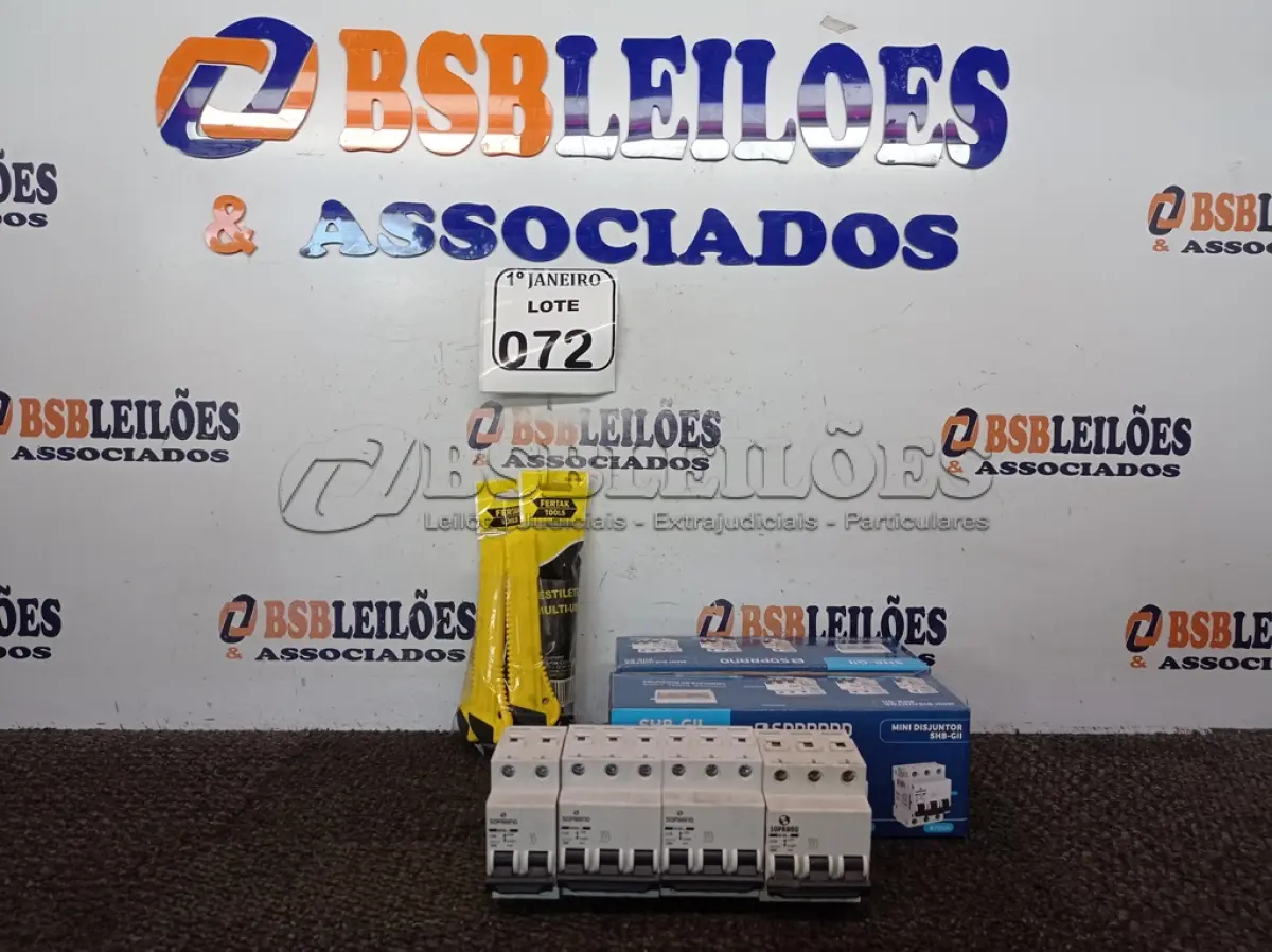 LOTE 072 - 01 CAIXA C/04 DISJUNTORES TRIFÁSICOS MARCA SOPRANO E 01 CAIXA C/01 TRIFÁSICO E 04 BIFÁSICOS SOPRANOS E 07 ESTILETES MARCA FERTAK TOOLS (NOVO). (NO ESTADO) ATENÇÃO! FAZER A VISITAÇÃO ANTES DE ARREMATAR, NÃO SABEMOS SE FUNCIONA. LEILÃO NÃO TEM GARANTIA E NEM DEVOLUÇÃO, SUJEITO A POSSÍVEIS AVARIAS VISÍVEIS/OCULTAS E/OU AUSÊNCIA DE COMPONENTES.