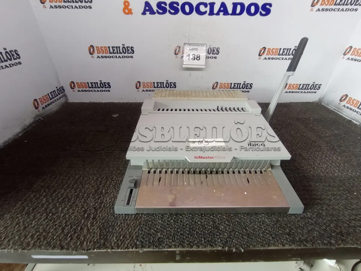 LOTE 138 - 01 MÁQUINA DE ENCADERNAR IBIMASTER 400E (BINDING MACHINE). (NO ESTADO EM QUE SE ENCONTRA. SUJEITO A AVARIAS OCULTAS /VISÍVEIS.)MX08809