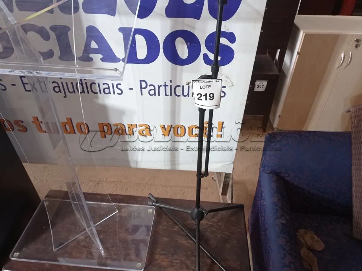 LOTE 219 - 01 TRIPÉ PARA BANNER (BANNER STAND). (NO ESTADO EM QUE SE ENCONTRA. SUJEITO A AVARIAS OCULTAS/VISÍVEIS.)