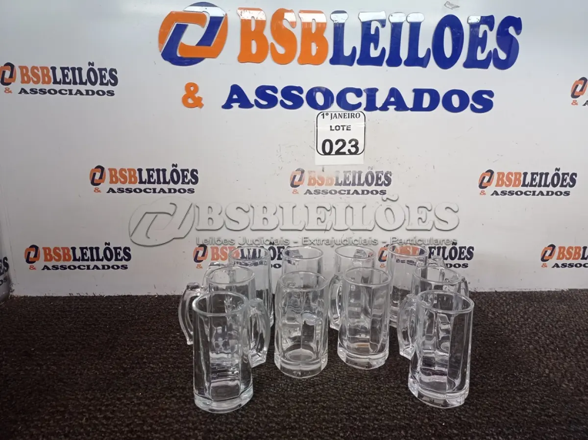 LOTE 023 - 10 CANECAS DE VIDRO. (NO ESTADO) ATENÇÃO! FAZER A VISITAÇÃO ANTES DE ARREMATAR, NÃO SABEMOS SE FUNCIONA. LEILÃO NÃO TEM GARANTIA E NEM DEVOLUÇÃO, SUJEITO A POSSÍVEIS AVARIAS VISÍVEIS/OCULTAS E/OU AUSÊNCIA DE COMPONENTES.