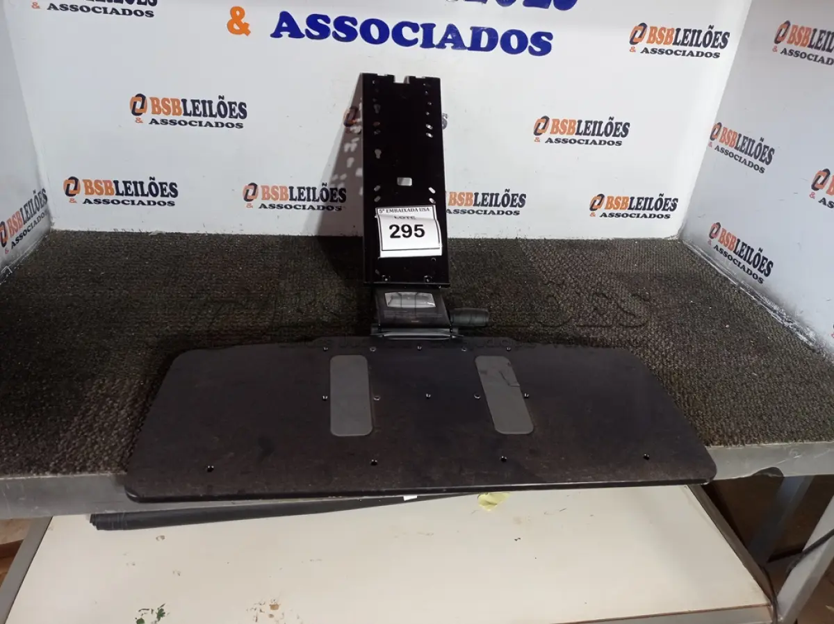 LOTE 295 - 01 CONVERSOR DE MESA AJUSTÁVEL (VARIDESK). (NO ESTADO EM QUE SE ENCONTRA. SUJEITO A AVARIAS OCULTAS/VISÍVEIS.)