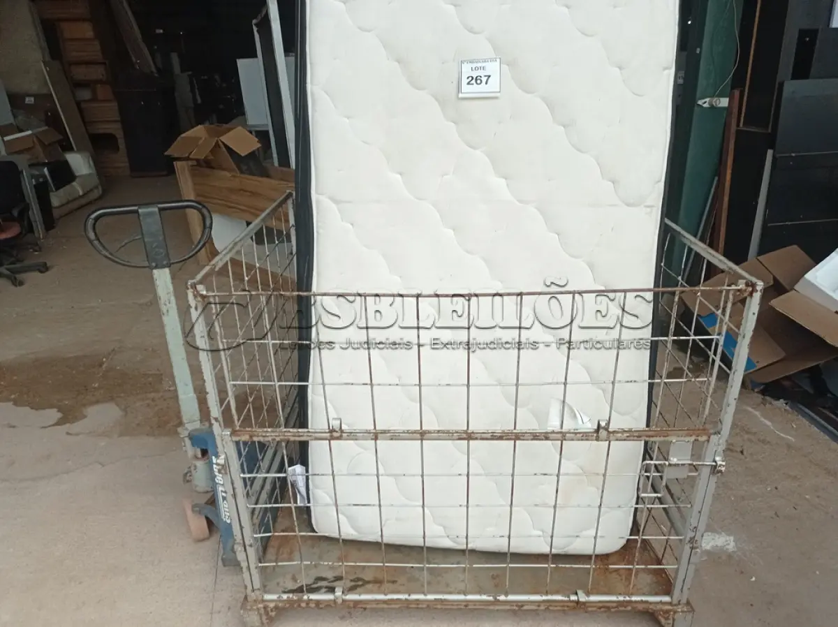 LOTE 267 - 01 COLCHÃO SOLTEIRO C/ BASE (SINGLE MATTRESS). (NO ESTADO EM QUE SE ENCONTRA. SUJEITO A AVARIAS OCULTAS/VISÍVEIS.) BH1442H 